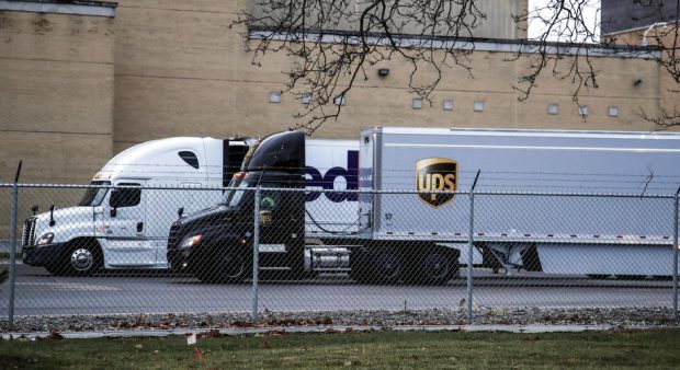Mobilizare logistică impresionantă pentru distribuţia vaccinului Pfizer în SUA. Americanii încep luni vaccinarea