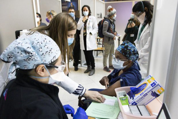Rețea de sănătate din New York, cercetată penal pentru că a ales să vaccineze anti-COVID publicul larg, și nu angajații din sistemul sanitar