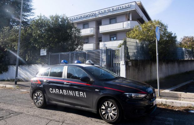 Un italian s-a sinucis live pe Facebook, în timpul unui apel video cu fetița lui de 6 ani, pentru a se răzbuna pe soție