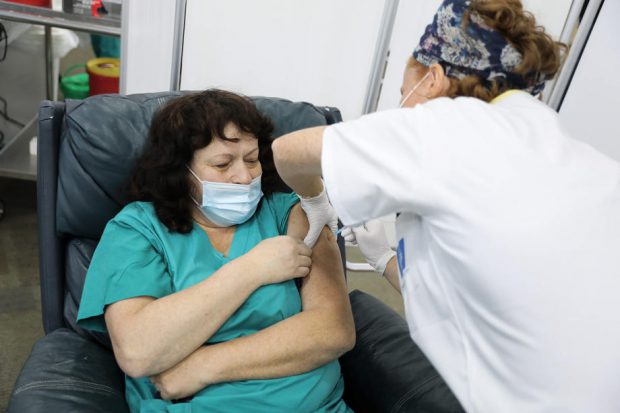 Sondaj: 40 % dintre spanioli sunt dispuși să facă vaccinul anti-COVID, imediat ce va fi disponibil