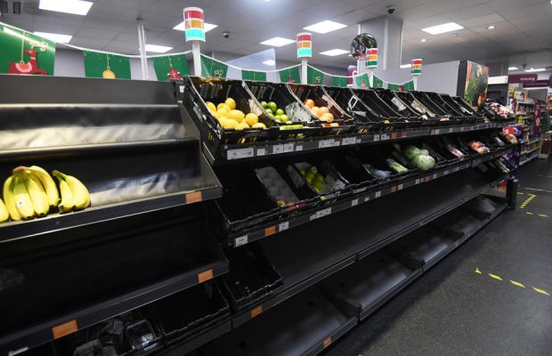 Britanicii golesc rapid magazinele de alimente, după închiderea frontierei cu Franța