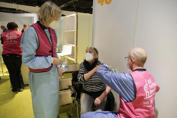 Campania de vaccinare din Germania întârzie în mai multe orașe: aproape 1.000 de doze de vaccin au stat în căldură