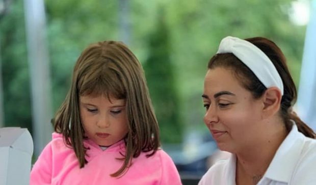 Fetița Oanei Roman a ajuns din nou la spital. Tatăl ei i-a fost alături. „Încă nu sunt gata toate analizele”