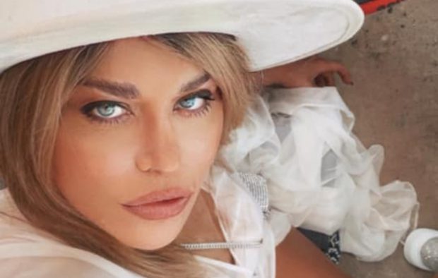 Cum a apărut îmbrăcată Loredana Groza pe balcon în plină iarnă. Ce i-au transmis imediat fanii – FOTO