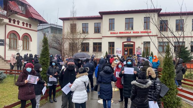 Cum sunt schimbați unii directori de școli cu membri ai PNL în ciuda nemulțumirilor profesorilor și părinților: „Pe oamenii care au protestat nu-i ascultă nimeni”