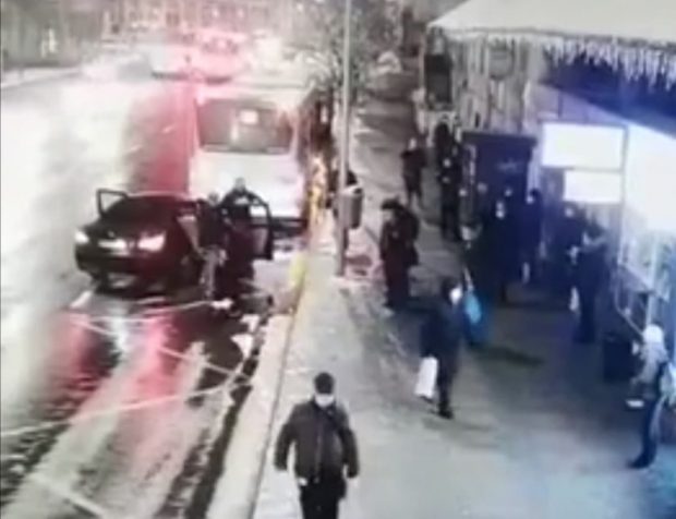 VIDEO | O fată de 15 ani, răpită în plină stradă, la Cluj-Napoca. Polițiștii au reținut trei bărbați