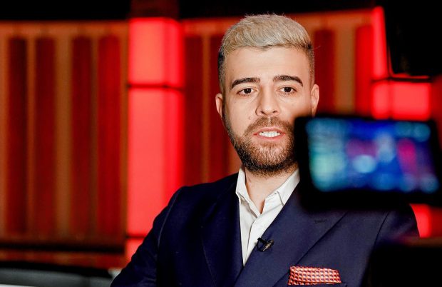 Imaginea în care Speak apare chel a stârnit numeroase controverse. Cum a reacționat iubita artistului atunci când i-a văzut noul look
