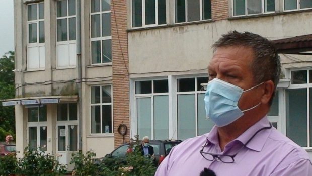 Managerul Spitalului din Găești a postat un un anunț pe Facebook conform căruia vaccinează anti-Covid pe oricine se oferă voluntar