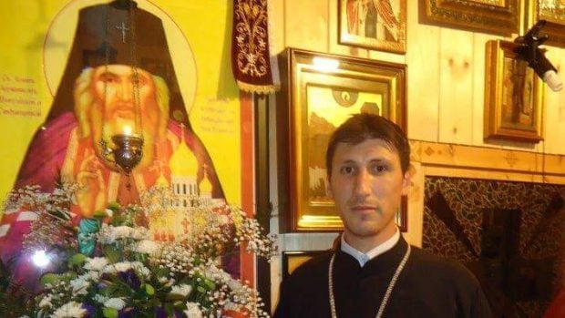Un fost călugăr, exclus din monahism acum 12 ani, ține în continuare slujbe. Ce spune falsul preot și reacția Arhiepiscopiei Tomisului