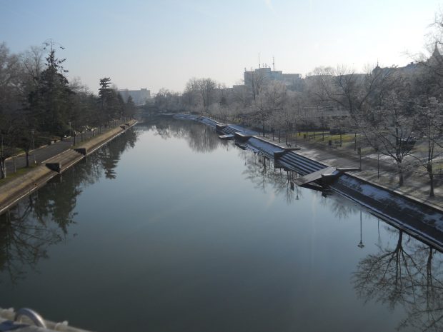 Cum își pedepsea datornicii un interlop din Timișoara: îi dezbrăca și îi punea să se arunce în apa rece a râului Bega
