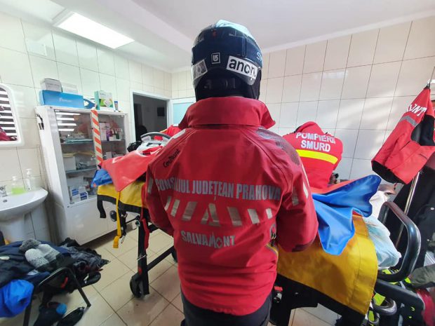 Un bărbat și cei doi copii ai săi au căzut cu ATV-ul în pârâul Azuga. Minorii au fost găsiți în șoc hipotermic și cu leziuni multiple