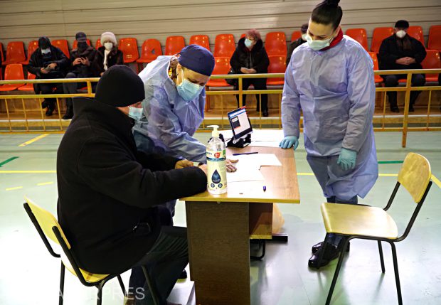 Ce trebuie să știe bolnavii de cancer despre vaccin. Șefa SNOMR: „Preferabil să-l facă înainte de tratamentul oncologic”