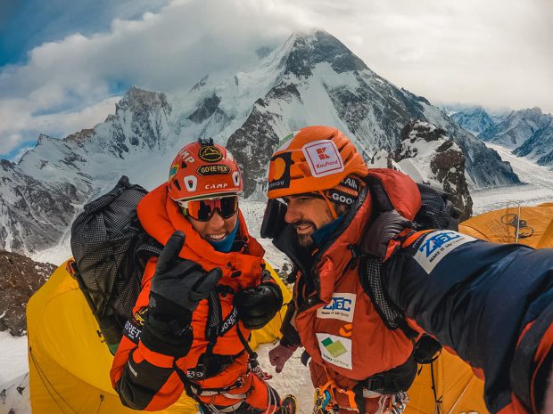 Alex Găvan renunţă la încercarea de a cuceri vârful K2 pe timp de iarnă
