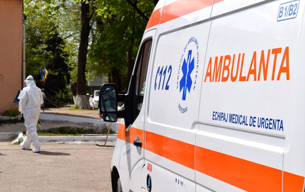 Un sucevean a băut antigel, supărat că a pierdut 1.500 de lei la păcănele, apoi a sunat la 112 și a cerut ajutor