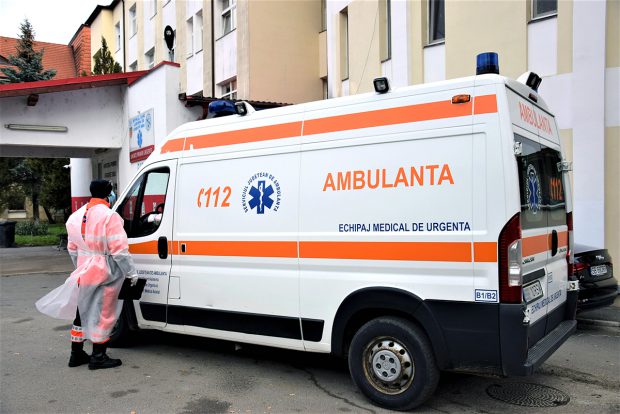 Doi tineri din Ploiești, intoxicați cu monoxid de carbon, salvați după ce au fost resuscitaţi 40 de minute