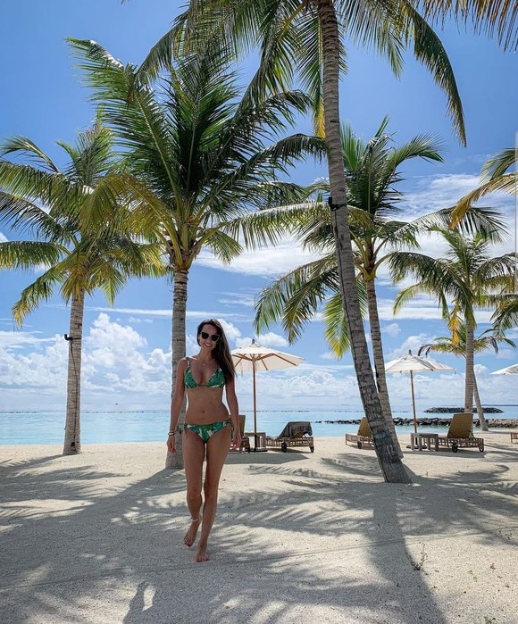 Andreea Raicu a făcut furori în costum de baie, pe plajele din Maldive. Cum arată fosta prezentatoare tv la 43 de ani