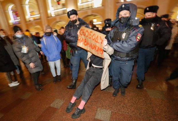 Tensiuni în Rusia: mai mulți susținători și aliați ai lui Navalnîi, arestați înaintea protestelor de sâmbătă