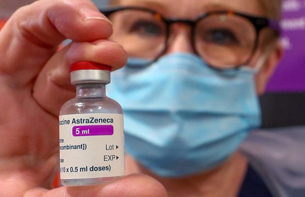 După modelul german, Franța și Suedia nu recomandă vaccinul AstraZeneca persoanelor de peste 65 de ani