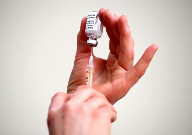 Astra Zeneca a informat Comisia Europeană că nu va putea livra dozele de vaccin convenite pentru primul trimestru. Care este motivul întârzierii