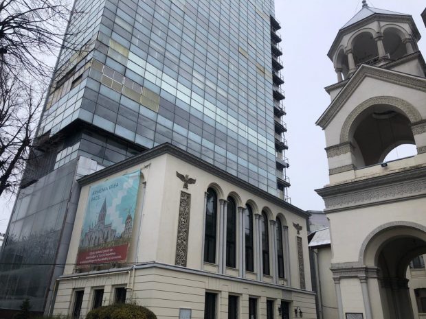 Structura de rezistență de la „Armenească”, afectată de incendiul turnului Millenium Center din 2009. S-au descoperit fisuri în altar