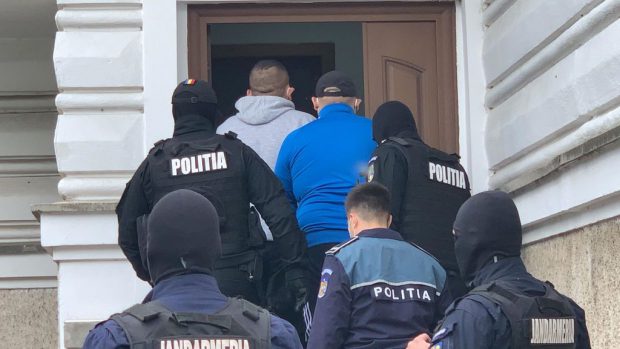 Cum acționa un clan de interlopi din Piatra Neamț: ”Ne-a ameninţat că ne dă foc şi o să ardem precum câinii”