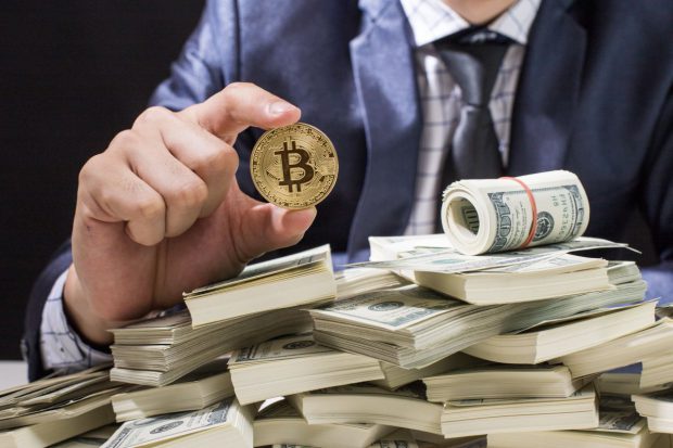Bitcoin a atins sâmbătă un nou nivel record: 33.000 de dolari pe unitate