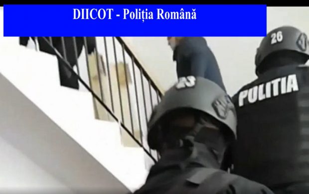 Primar PNL din Brașov luat cu mascații și cercetat pentru trafic de droguri de risc. E suspectat că face parte dintr-o rețea de traficanți