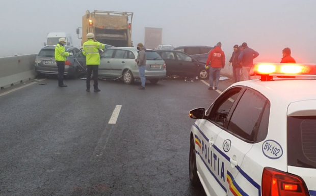 23 de mașini lovite pe Centura Brașovului, într-un carambol care a blocat traficul și a făcut trei victime