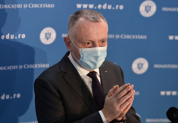 Ministrul Educației: Până acum s-au vaccinat peste 18.000 de persoane din învățământ. Numărul celor care vor să se vaccineze este în creștere