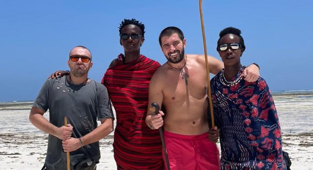 Cătălin Cazacu s-a refugiat pe o insula din Zanzibar. „Mi-am depus deja actele pentru permis ca să pot conduce aici”
