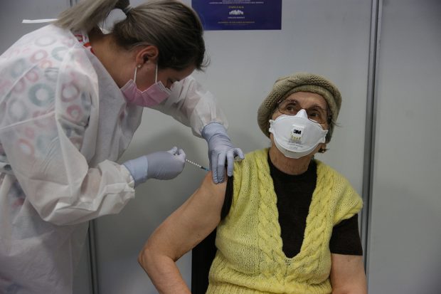 Comitetul de vaccinare susține că toți cei care au făcut prima doză de ser anti-COVID au asigurat și rapelul, chiar dacă au scăzut livrările