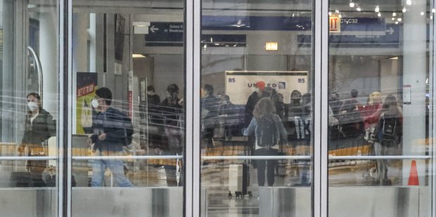 Un bărbat a locuit timp de trei luni în aeroportul din Chicago, de teama COVID