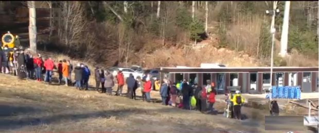 Coadă uriașă la telegondola din Sinaia. Administrator pârtie: „Cea mai mare coadă de la începutul sezonului de schi”