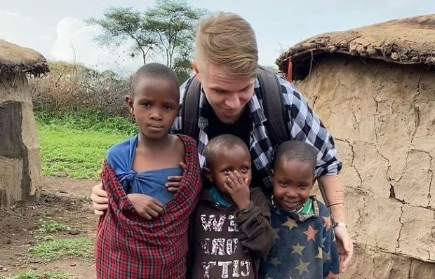 Codin Maticiuc, vacanță în Africa. Primele imagini cu actorul  din Tanzania „Am plecat din Bucureşti într-o călătorie destul de lungă”