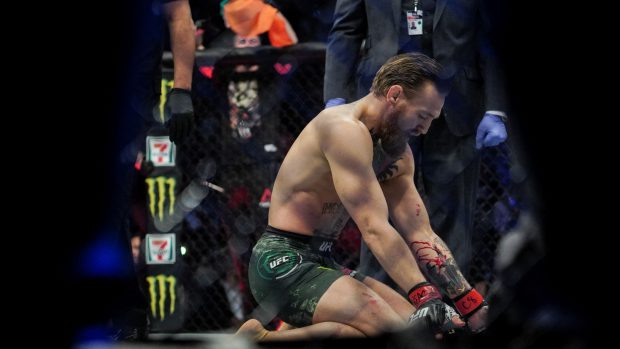 VIDEO | McGregor, făcut K.O. la revenirea în cușcă. Celebrul luptător irlandez a rezistat doar două reprize