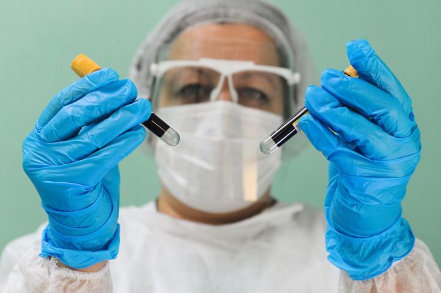 Aproape 2.900 de noi cazuri de infectare și 63 de decese COVID în ultimele 24 de ore în România. Numărul pacienților ATI, în creștere