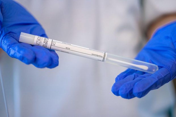 Testat pozitiv cu COVID-19, un bărbat s-a sinucis în baia spitalului în care era internat. Surpriză uriașă după moartea acestuia