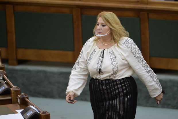 Diana Șoșoacă către Cîțu: „Dacă dumneavoastră sunteți Superman eu sunt Xena, prințesa războinică”