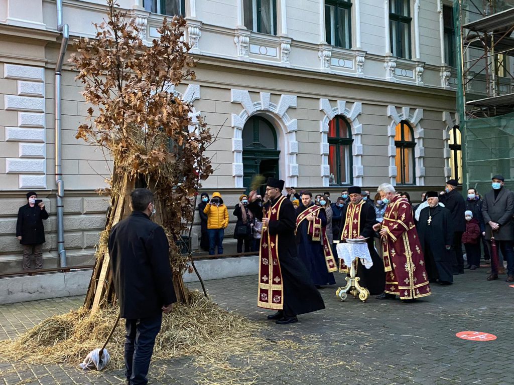 Încep sărbătorile pe rit vechi. Sârbii din Banat au aprins badnjak-ul în Ajunul Crăciunului