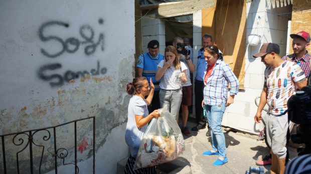 În pandemie, Guvernul ne spune să „stăm acasă”. Cum protejează statul dreptul la locuință?