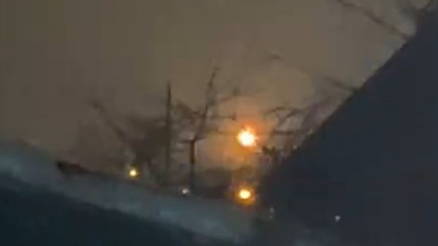 Zgomot și lumină puternice produse de facla rafinăriei Petrotel Lukoil din Ploiești. Explicațiile companiei