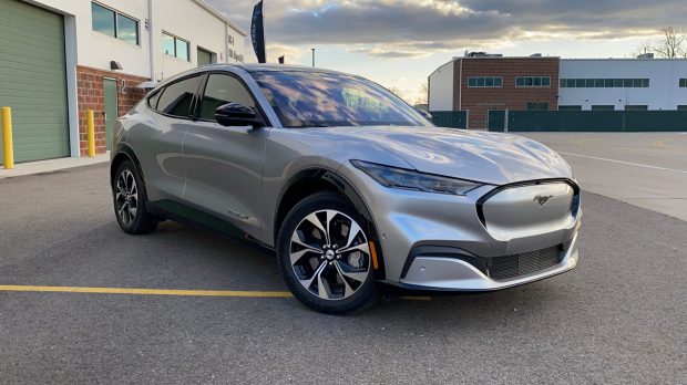 Ford atacă Tesla prin modelul electric Mustang Mach-E. Iconica mașină sport devine un SUV