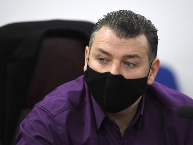 PNL Sector 4 l-a exclus din partid pe consilierul liberal ales viceprimar și îl acuză că s-a aliat cu PSD ca să câștige funcția: „Îl vom înlocui pe trădător”