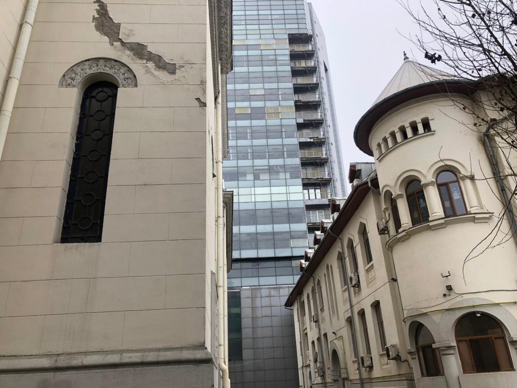 Structura de rezistență de la "Armenească", afectată de incendiul de la Millenium Center din 2009. S-au descoperit fisuri în altar