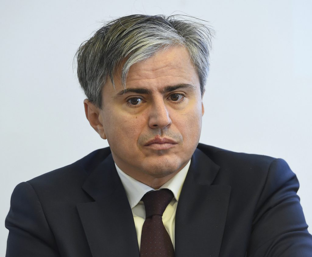 Efectele răzgândirii statului în privința reducerii TVA la 5% pentru locuințele mai mari. Client: „Am rămas cu ochii în soare!”