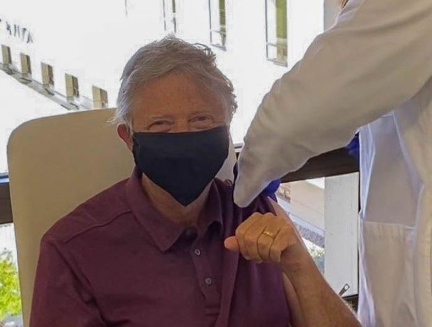 Bill Gates s-a vaccinat anti-COVID. „Unul dintre beneficiile faptului că am 65 de ani: sunt eligibil pentru imunizare”