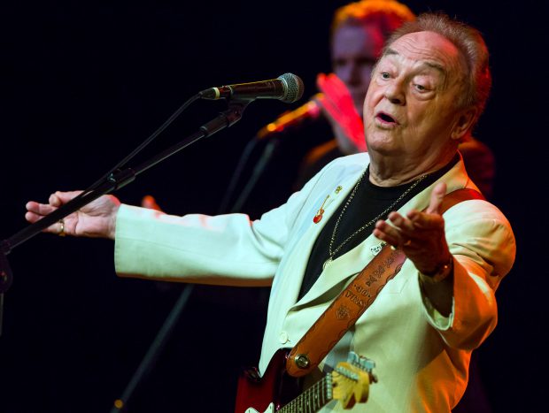 VIDEO | A murit interpretul celebrei melodii „You Never Walk Alone”. Gerry Marsden avea 78 de ani