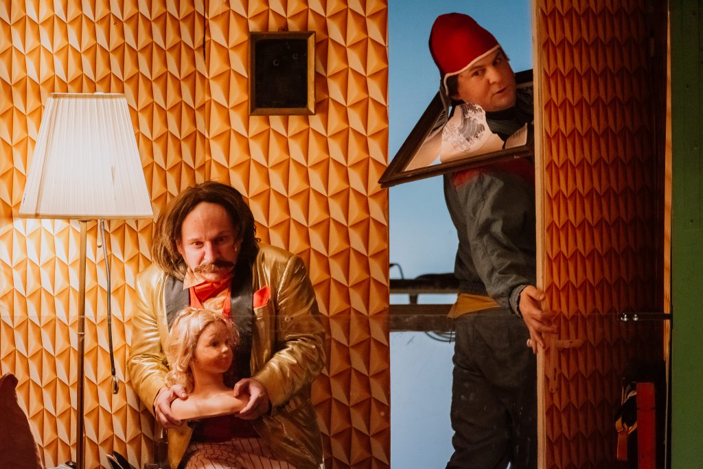 Recomandări de weekend: Un spectacol de teatru în care Ion Caramitru și Oana Pellea povestesc cum au trăit Revoluția și un film de război multipremiat