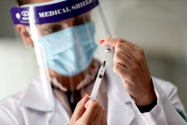Studiu: Eficacitatea vaccinului anti-COVID AstraZeneca crește dacă a doua doză este administrată mai târziu