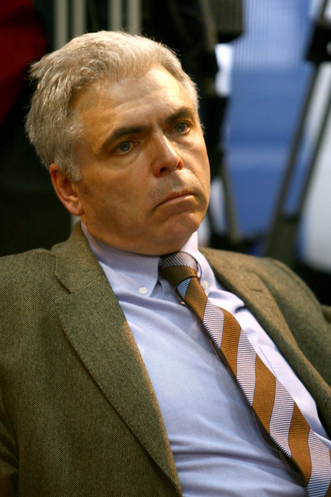 INVESTIGAȚIE. Companii de stat își cumpără pe bani publici premii de vanitate de la organizații obscure internaționale